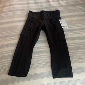 NEW! Athleta black ultimate stash capri leggings with pockets.